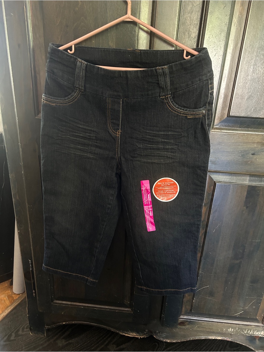 Penningtons Dark Wash Denim Capris with Pink Tag